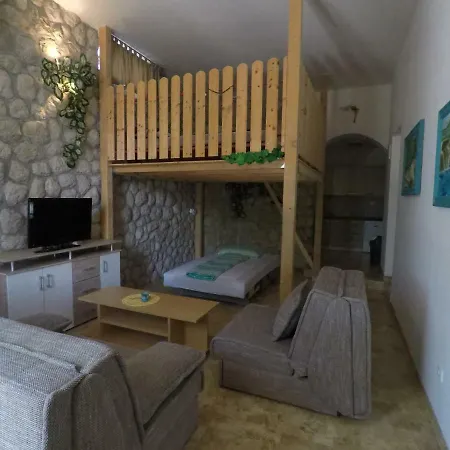 Tommi Apartment