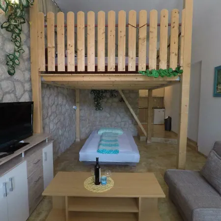 Tommi Apartment